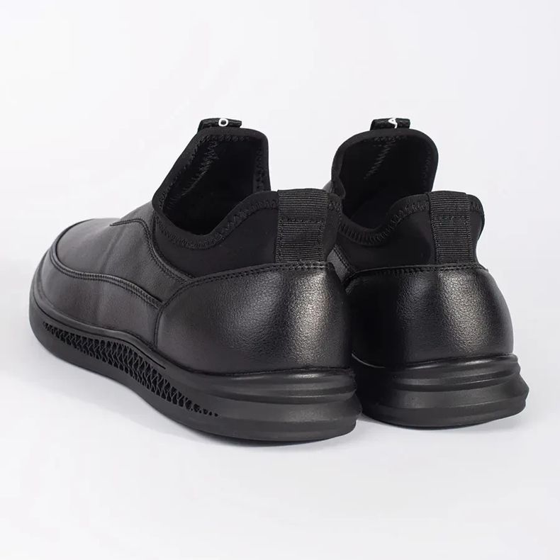 Kliznuo sam u cipele s eko kože crna 1