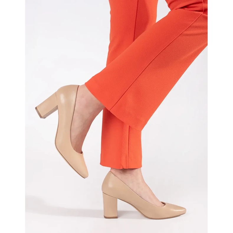 Sergio Leone Bež pumpice na stupu 2