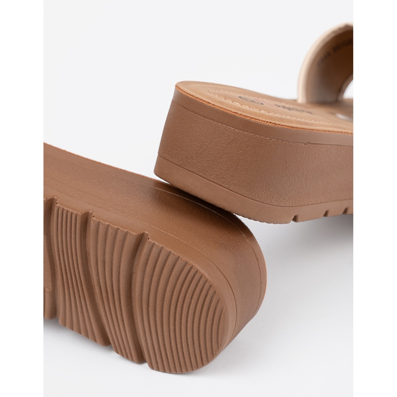 Seastar Papuče ukrašene zlatnom stezaljkom zlatna 1