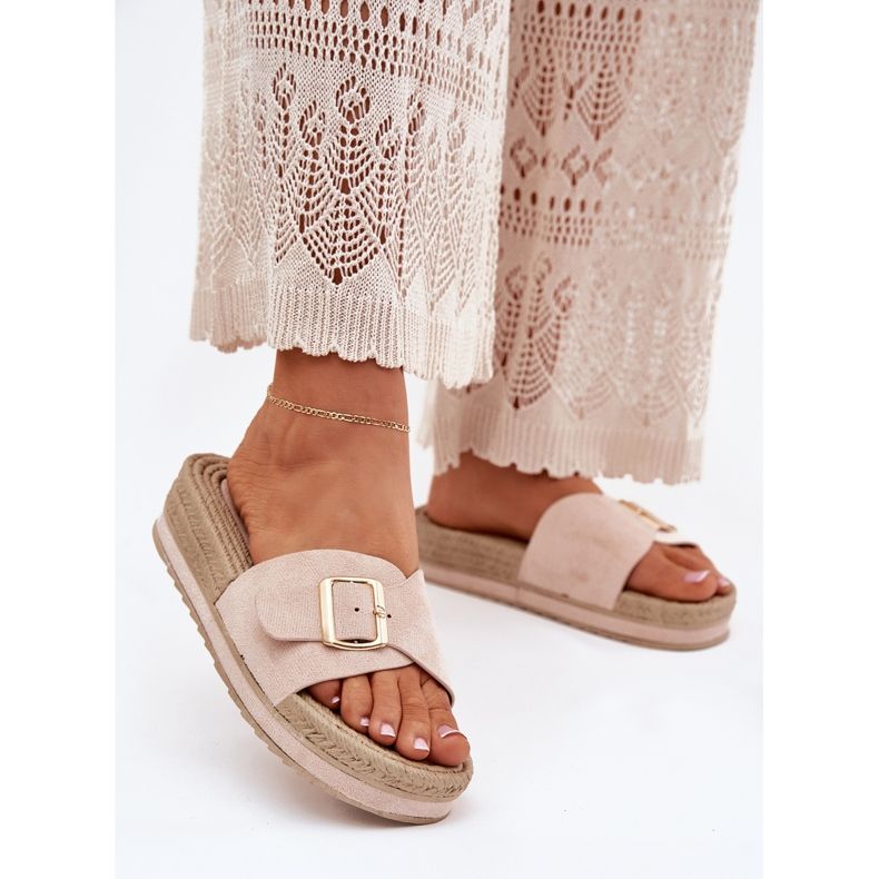 Ženske papuče na platformi sa zlatnom stezaljkom bež 2