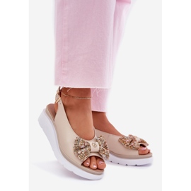 Ženske kožne sandale s klinom s bež lukom Zazoo 1882 1