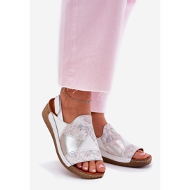 Ženske kožne sandale s klinom s Maciejka pletenica L7067-11 White bijela 1