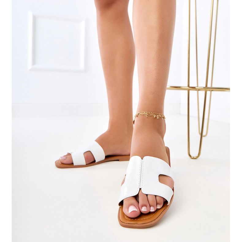 Bijele zakrilce na ravnom potplatu s pritiskom bijela 2