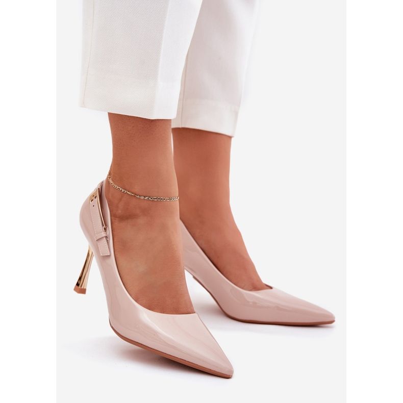 Obojene potpetice zlatnom bež stezaljkom 1