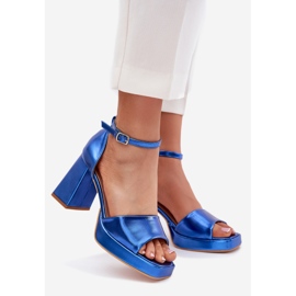 Oslikane ženske sandale na plavom posta plava 1