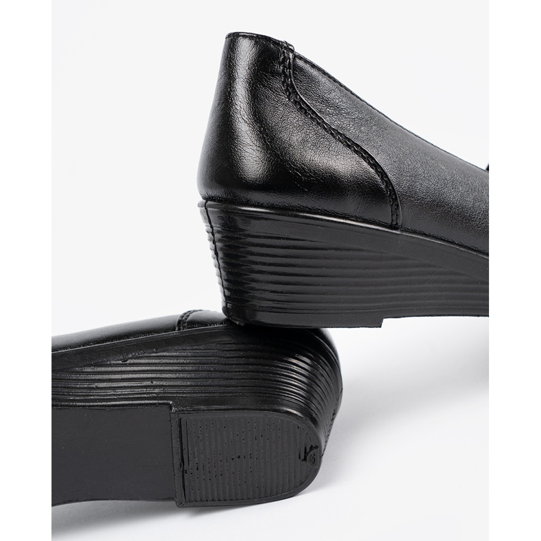 Ženske cipele sa teksturom kože zmija crna 1