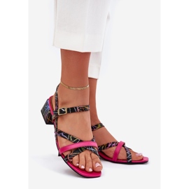 Ženske kožne sandale na poštu s Maciejka Stripes 06959-39 Fuksja ružičasta 1