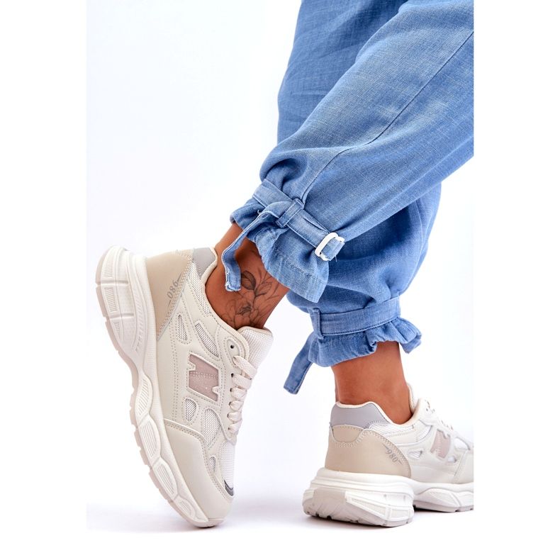 Ženske sportske cipele s bež mrežicom 2