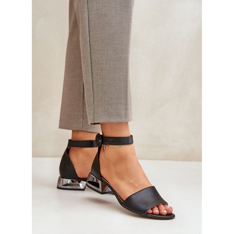 Kožne sandale na srebrnoj peti Laura Messi 2143 Crna 1