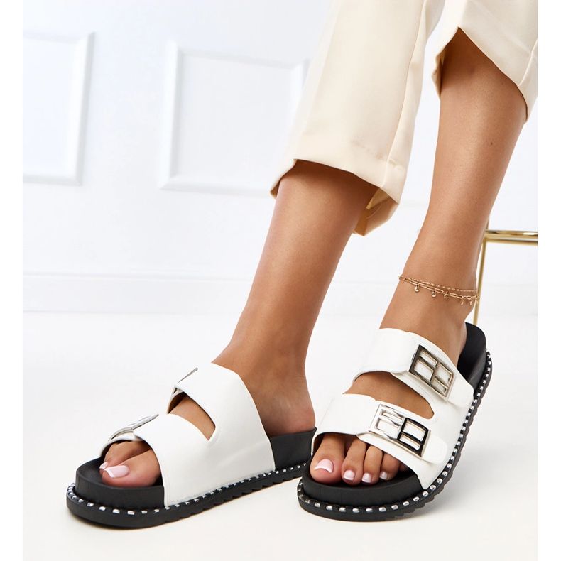 Bijeli prelepovi na platformi Blau bijela 1