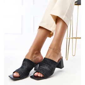 Crne papuče na poštu s pletenim prugama Gamboa crna 2