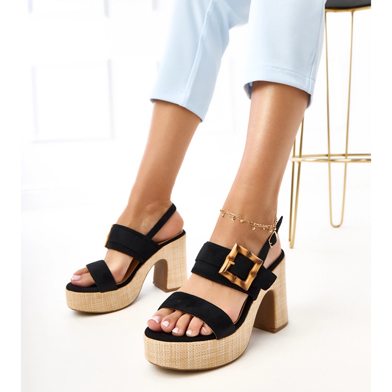 Crne sandale na stanici ukrašene stezaljkom Eleira crna 1