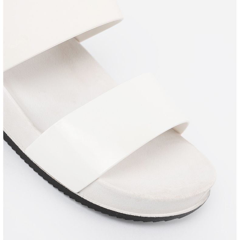 SHELOVET Udobne bijele papuče bijela 1