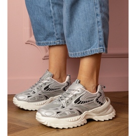 Srebrne sportske tenisice na elegantnom potplatu srebro 1