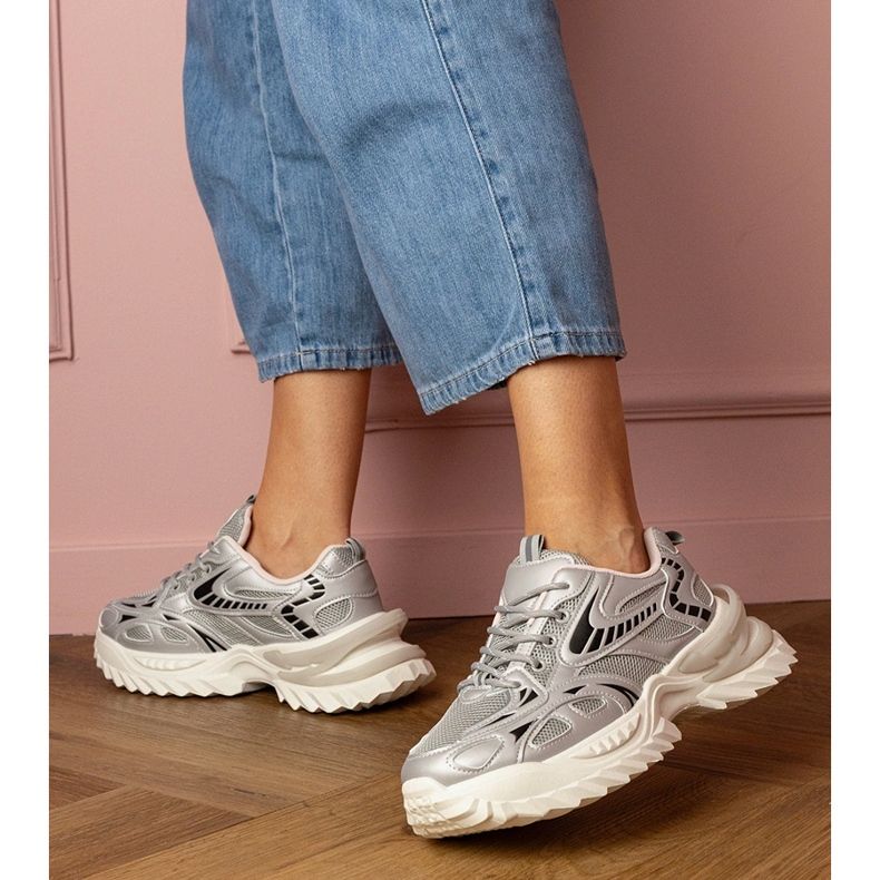 Srebrne sportske tenisice na elegantnom potplatu srebro 2