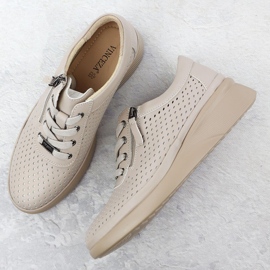 Ženske kožne cipele perforirane na klinovima beige Vinceza 79565 bež 1