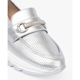 Shelvt Silver Loafers s ukrasnim zlatnim elementom srebro 1