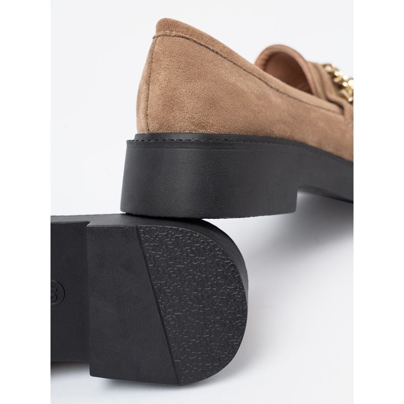 Shelvt Bež natikači sa zlatnim lancem. 1