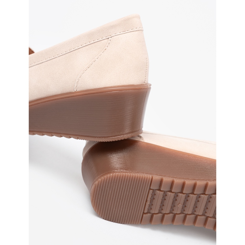 Shelvt Beige Wedge Moccasins s ukrasnim lancem bež 2