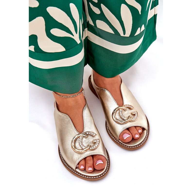 Laura Messi Kožne sandale s ravnim ukidanjem s ukrasom Laure Messi 2865 Zlotys zlatna 3