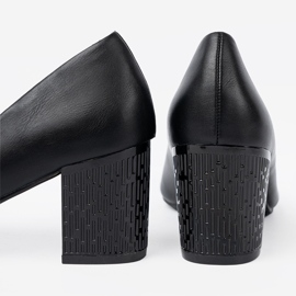 Goodin Crne pumpe na spektakularnom postu crna 1