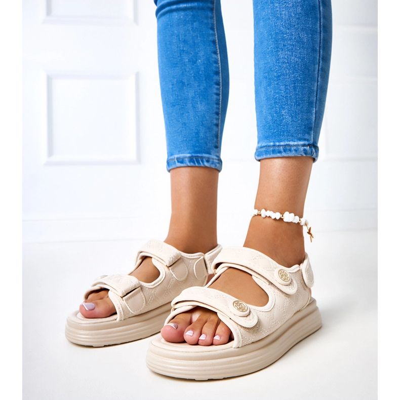 Bež sandale s podesivim remenima za bradu 1