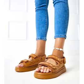 Smeđe sandale s podesivim remenima za bradu smeđa 1