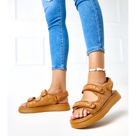 Smeđe sandale s podesivim remenima za bradu smeđa 2