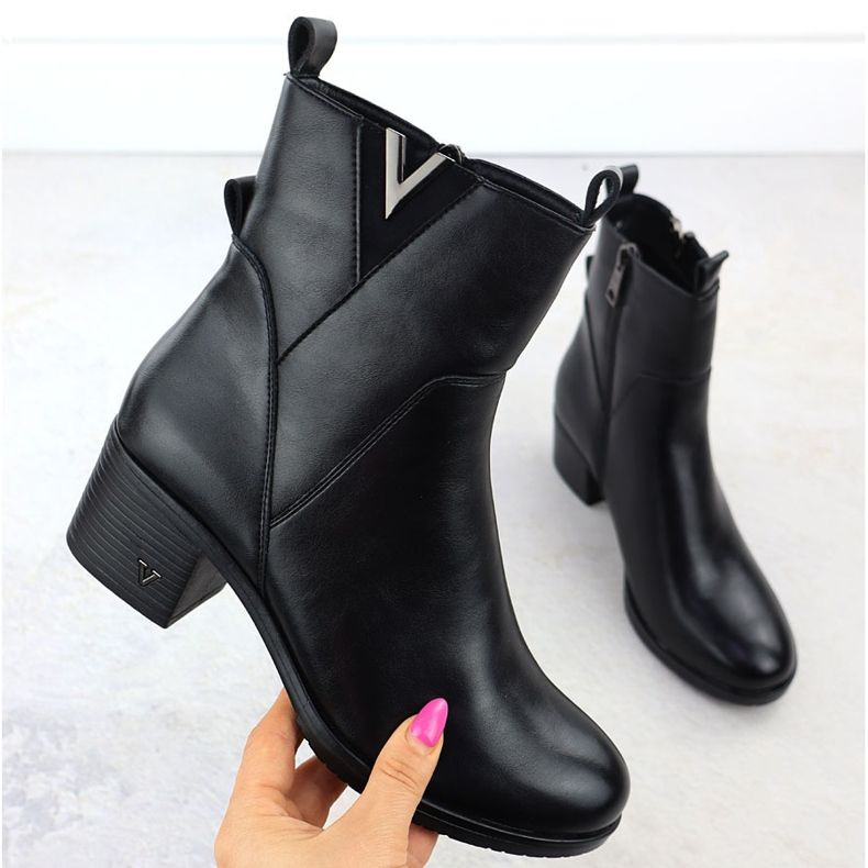 Ženske čizme na pošti izolirano crno Vinceza 58581 crna 1