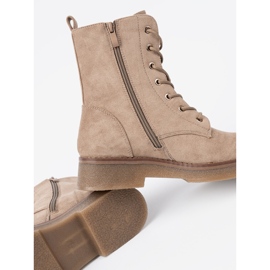 Shelvt Moderan bež radnici s okruglim nosom 1