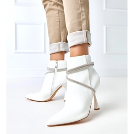 Bijele čizme na visokoj peti ukrašenoj fantaro cirkonima bijela 1