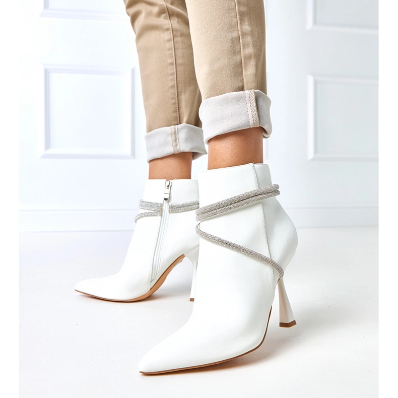 Bijele čizme na visokoj peti ukrašenoj fantaro cirkonima bijela 1