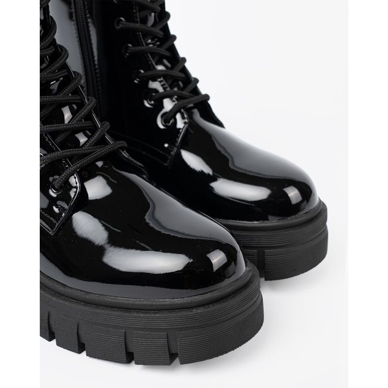 Shelvt Crni lakirani radnici na ogromnom potplatu crno 1