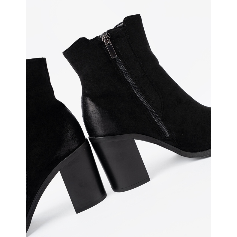 Shelvt Crne sukne čizme na visokoj stupu izolirane crno 1