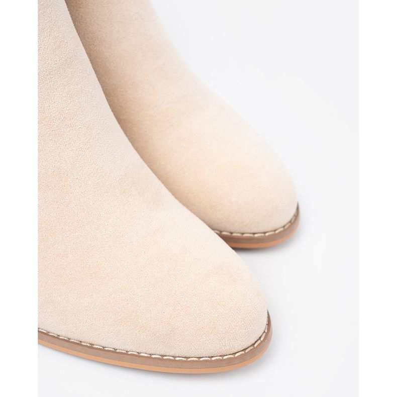 Shelvt Lagane bež čizme na posta s ukrasnom stezaljkom 1