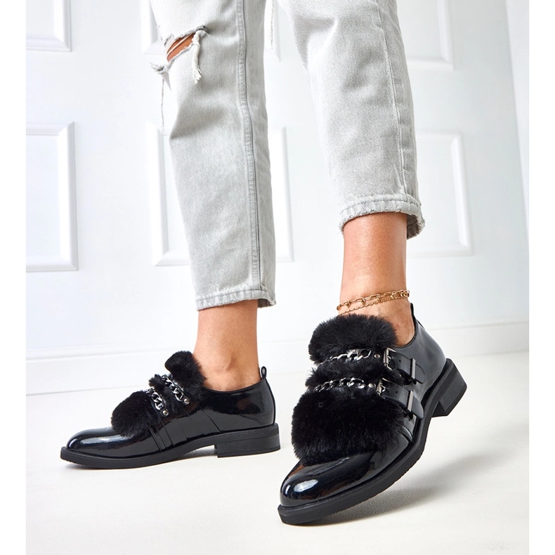 Crne ženske cipele sa sarol krznom crno 2
