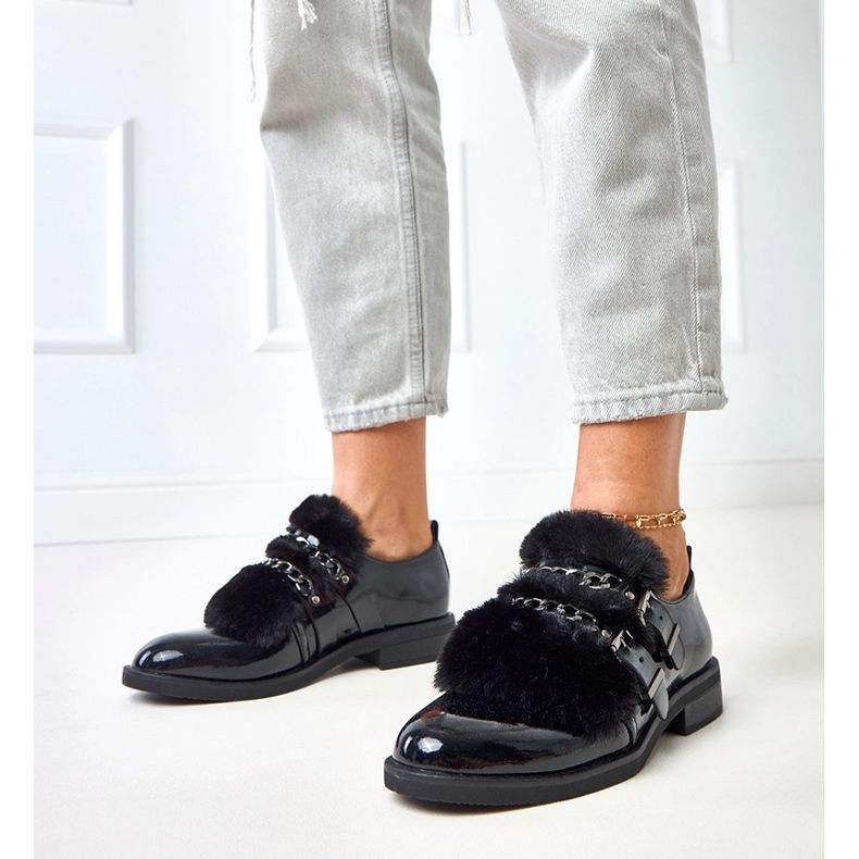 Crne ženske cipele sa sarol krznom crna 1