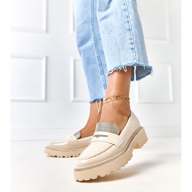 Bež lakirani looferi ukrašeni laure cirkonima 2