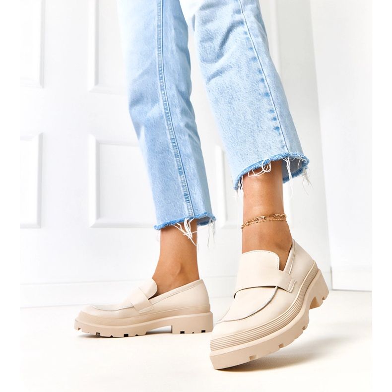 Bež mocasini izrađeni od eko -leather serafina 1