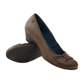 Ženske pumpice s mašnicom Caprice 22307 smeđa višebojan 3