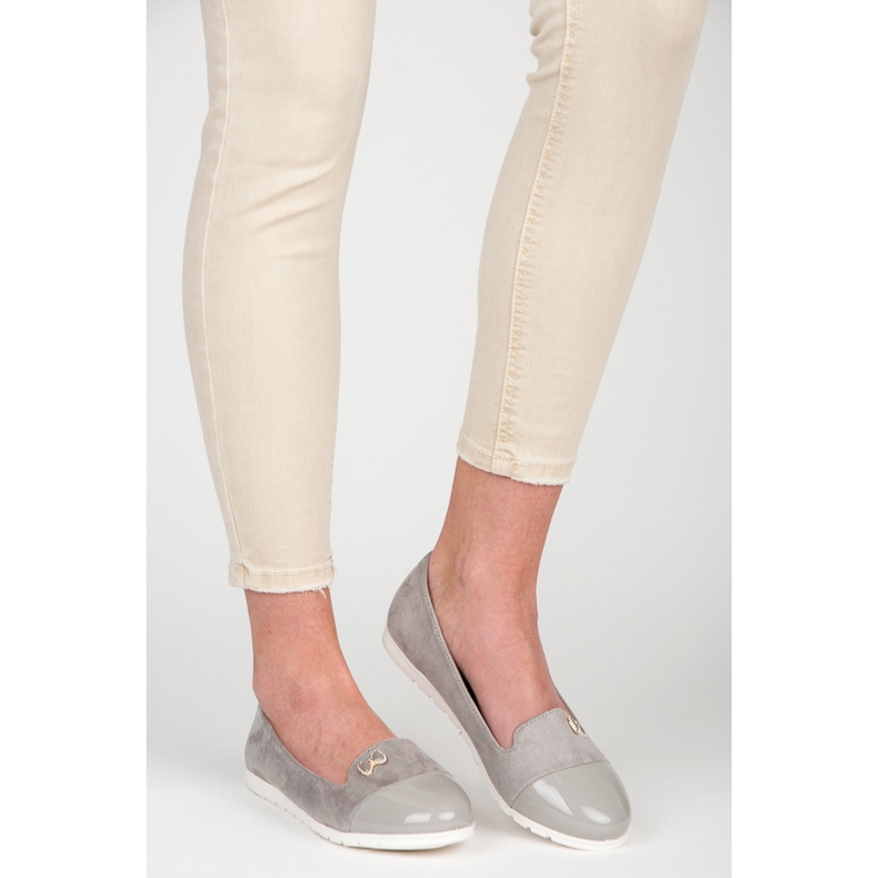 Vinceza Lordy s lakiranim prstom siva 1