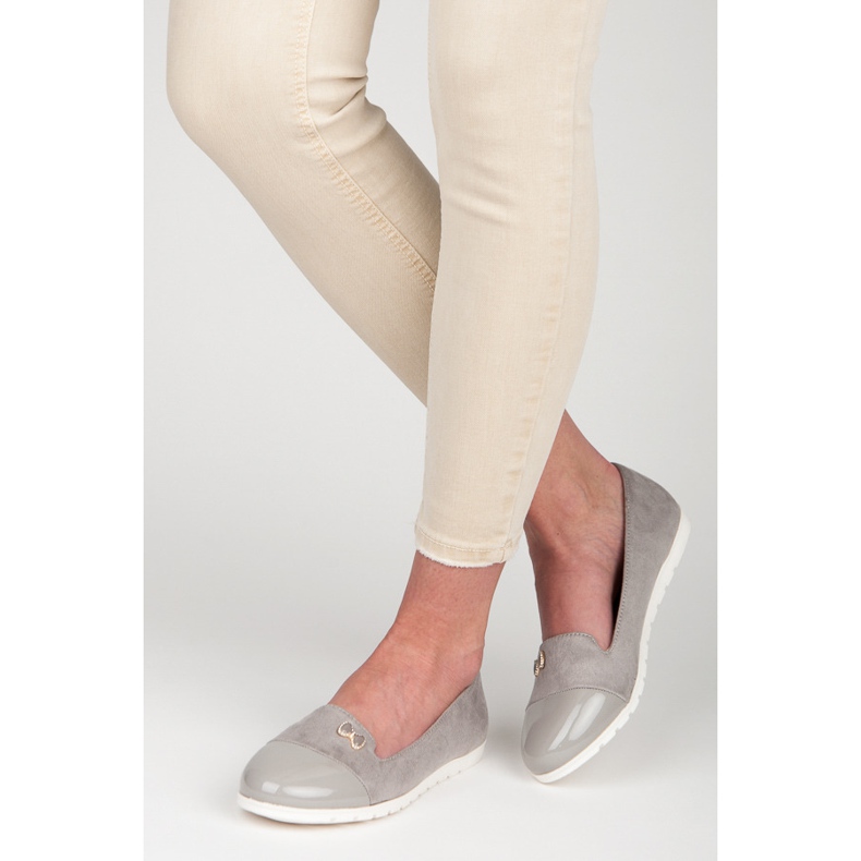 Vinceza Lordy s lakiranim prstom siva 2