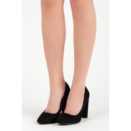 Crpke od antilopa na stupu crna 1