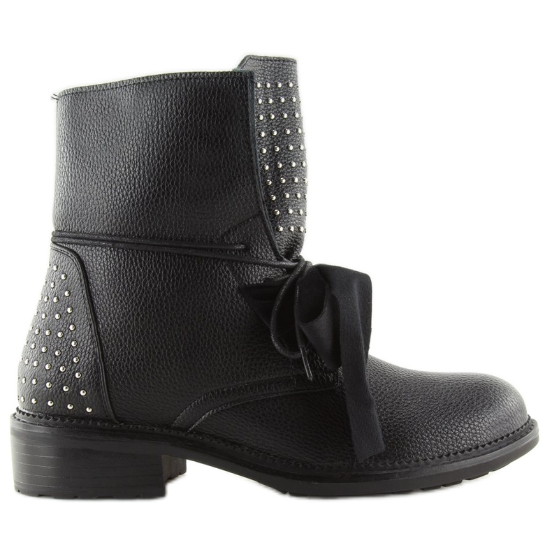 Radnici s baršunastom crnom mašnom 1