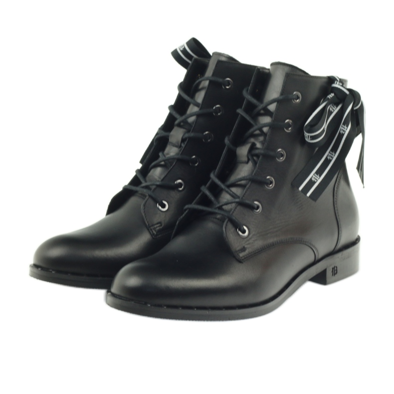 Čizme ukrašene mašnom i Badura čepovima crno 3