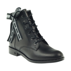 Čizme ukrašene mašnom i Badura čepovima crno 1