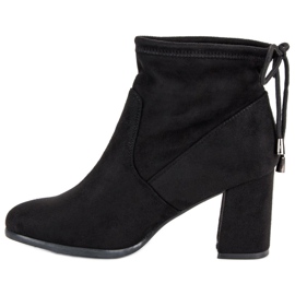 Čizme do gležnjača od antilopa na visoku petu crno 1