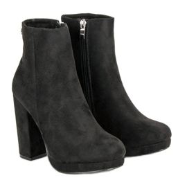 Small Swan Klasične čizme na postu crna 1