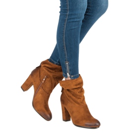 Gležnjače od antilopa na vinceza stupu smeđa 2