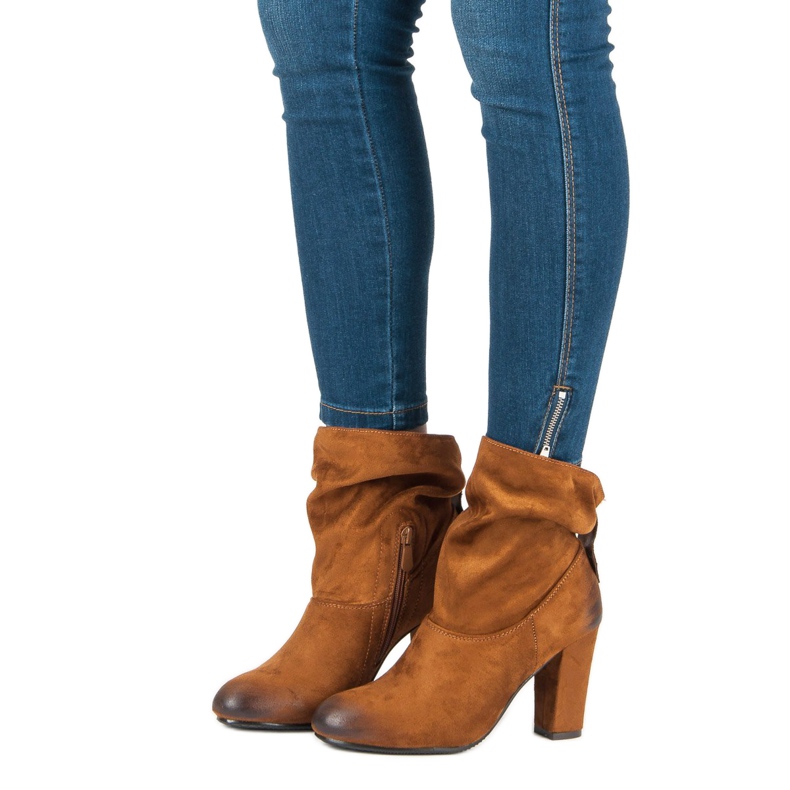 Gležnjače od antilopa na vinceza stupu smeđa 1